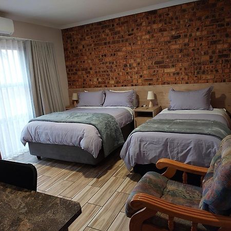 Twins Guest House Astoni Vanderbijlpark Luaran gambar