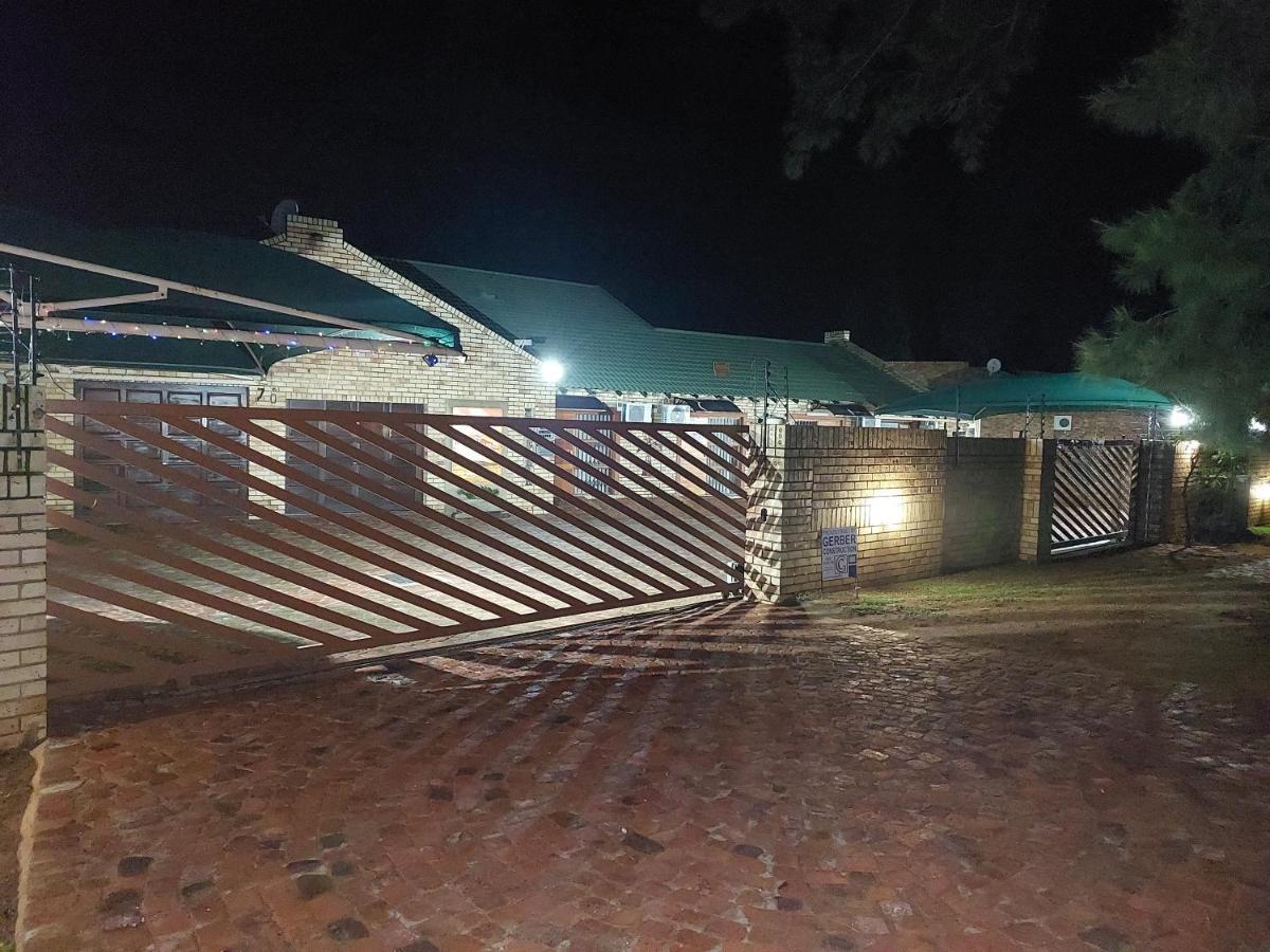 Twins Guest House Astoni Vanderbijlpark Luaran gambar